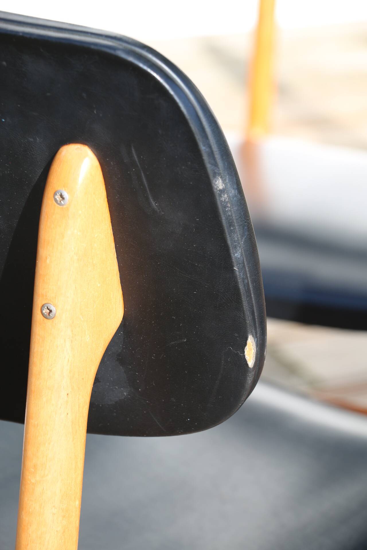 6 chaises Stella skaï noir hêtre clair