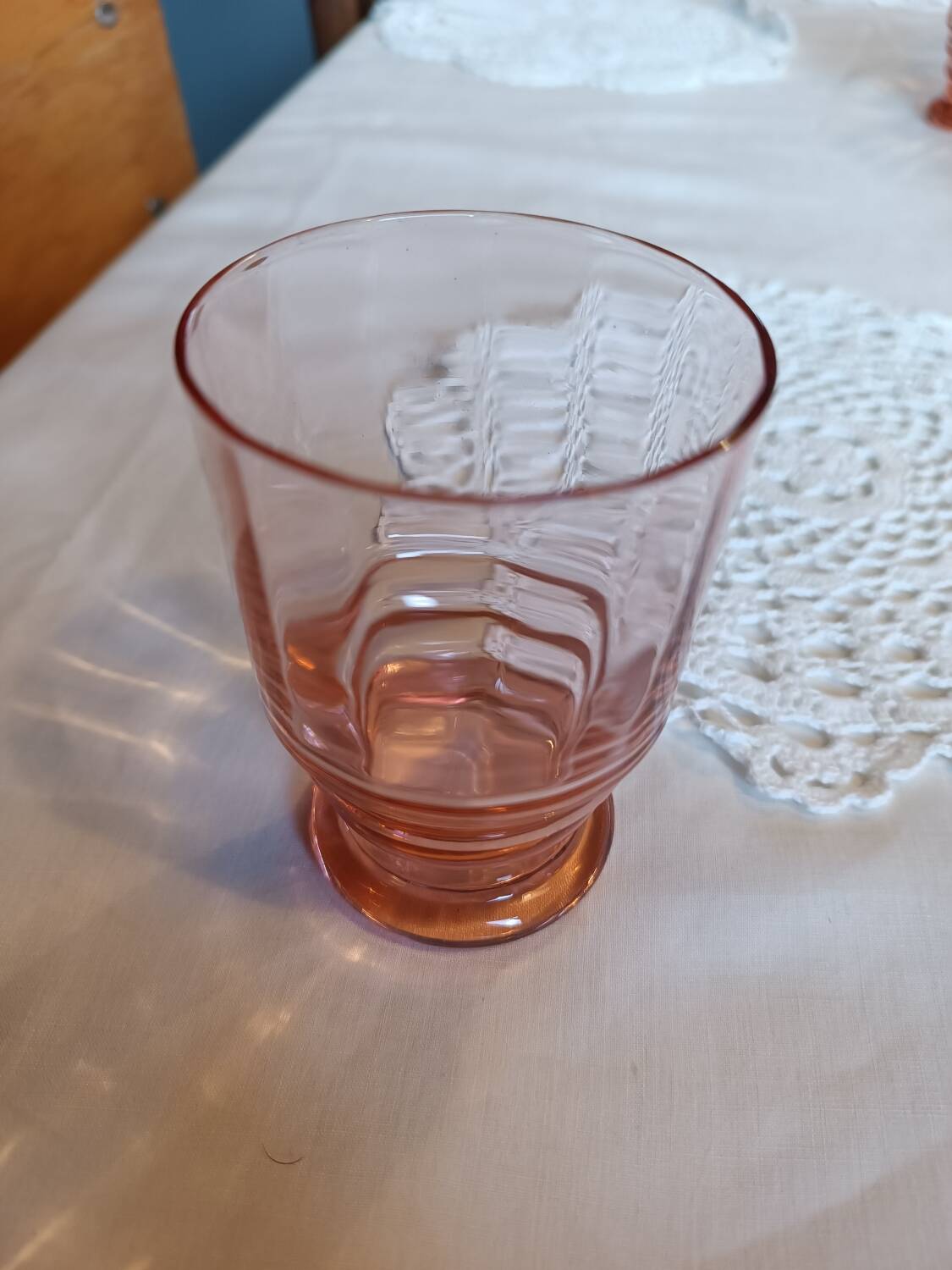 Art Deco glassware set in pink glass, 22 pieces