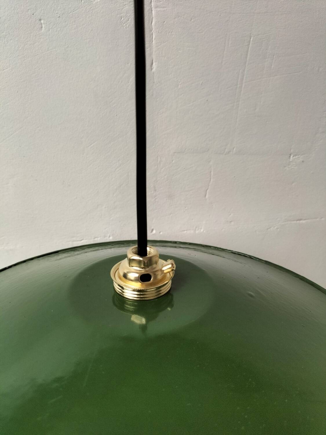 Enamelled sheet metal suspensions