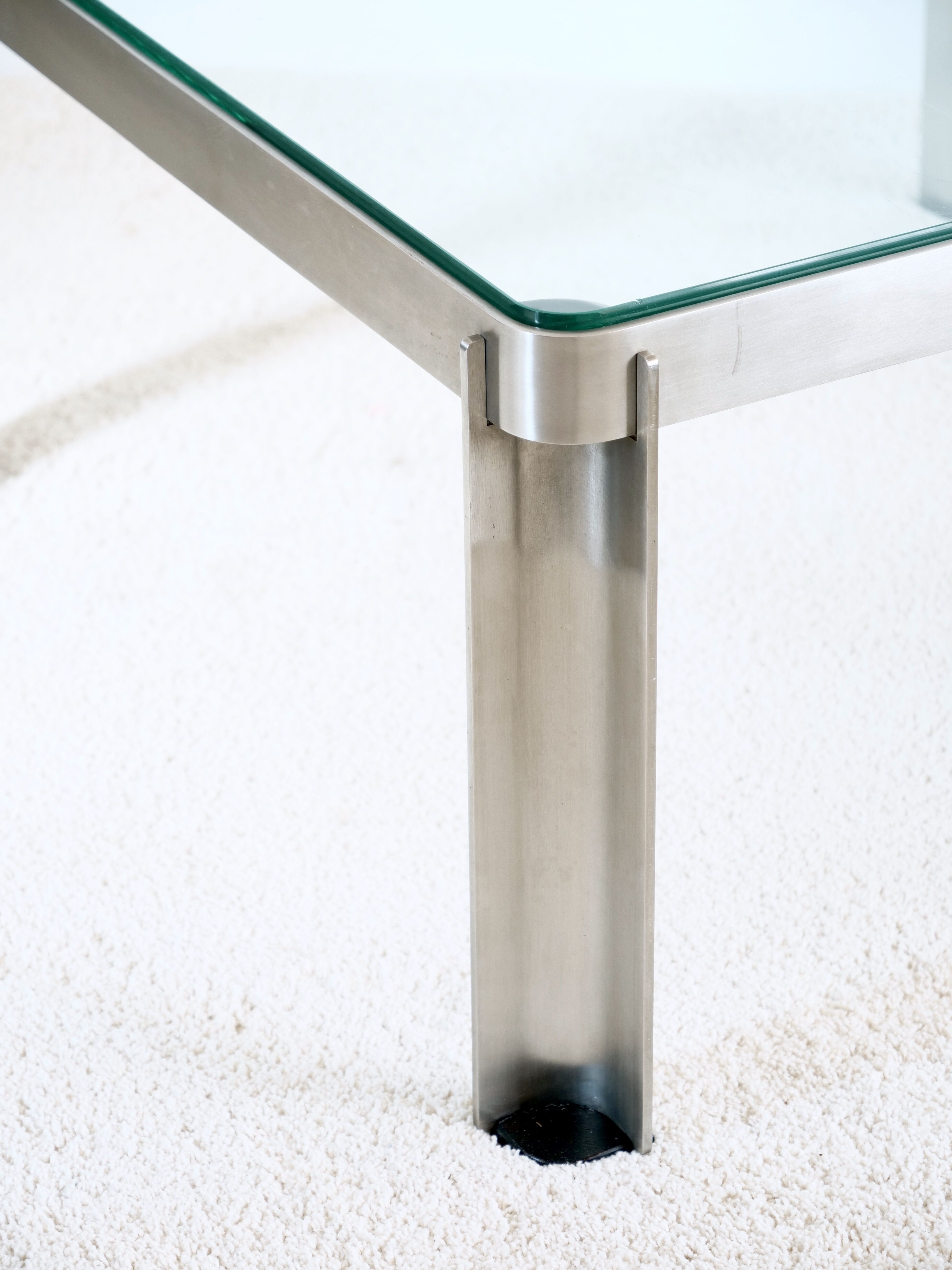 Coffee table model t113 by Osvaldo Borsani for Tecno 1975