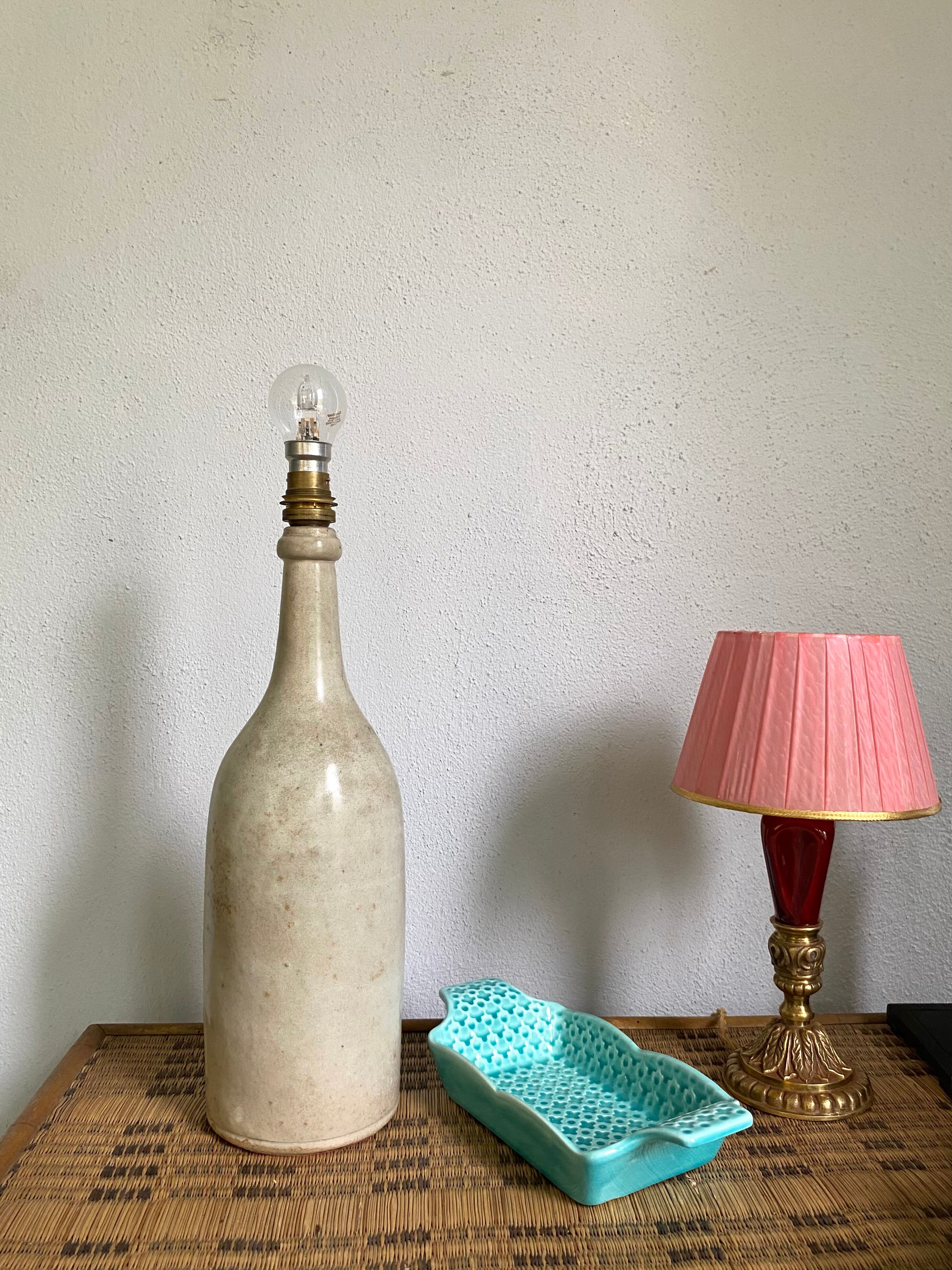 Ceramic lamp stand, fabric cable