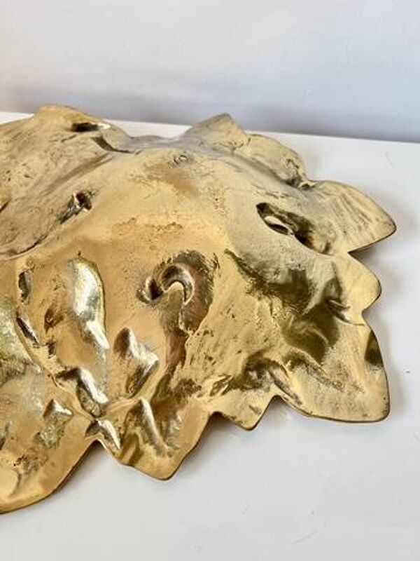 Plat décoratif en forme de feuille – Bronze doré – Début XXᵉ siècle