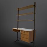 Bibliothèque italienne du milieu du siècle avec bureau.
