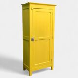 Armoire parisienne bonnetière ancienne jaune poudré.