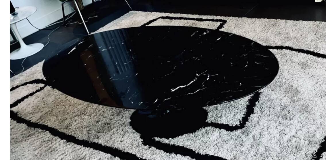 Table basse pied tulipe en marbre noir