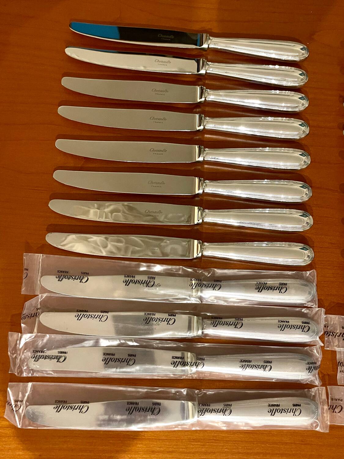 Christofle pearls, 24 knives excellent condition with box