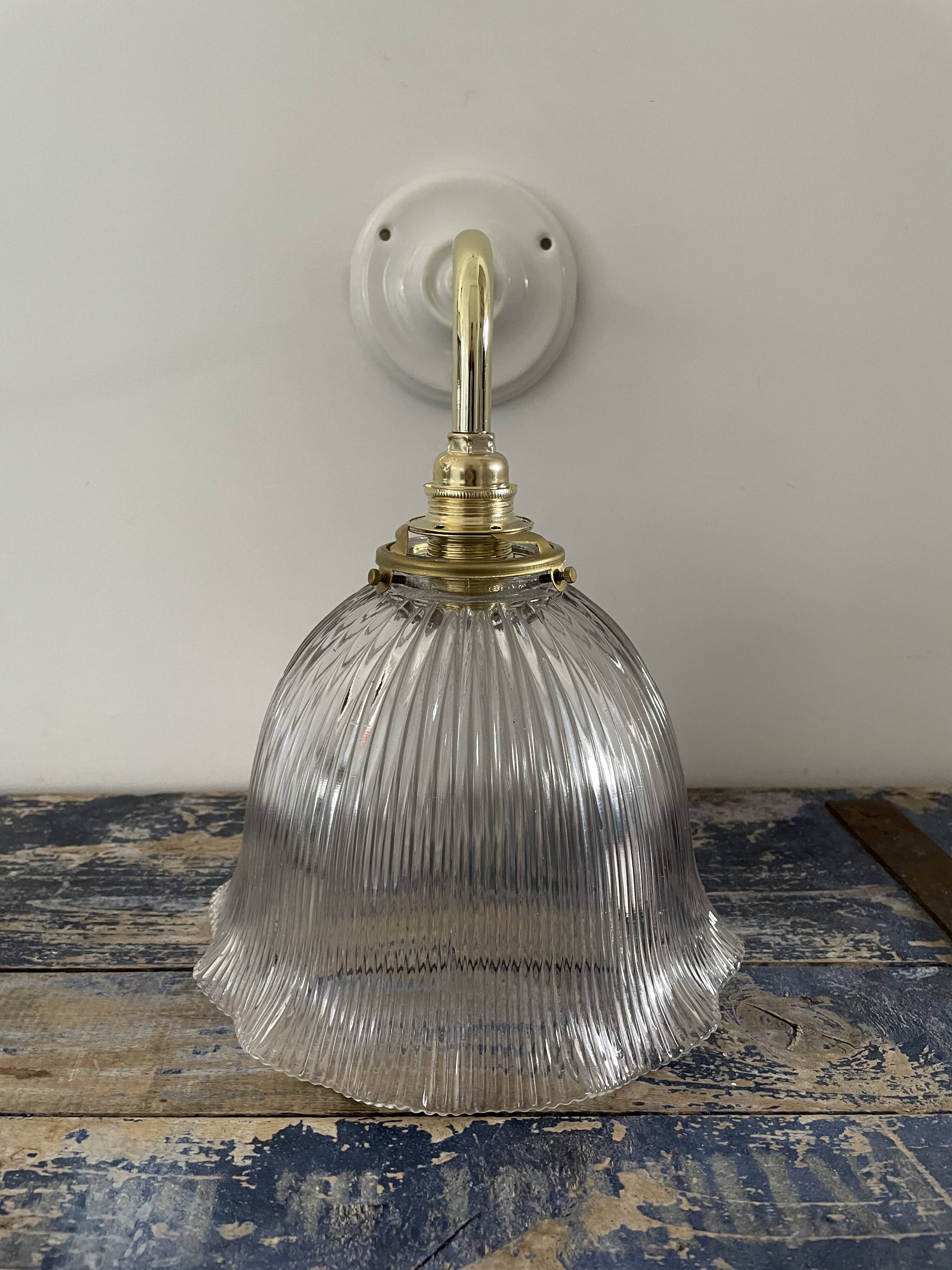 Vintage wall lamp in electrified holophane glass to new