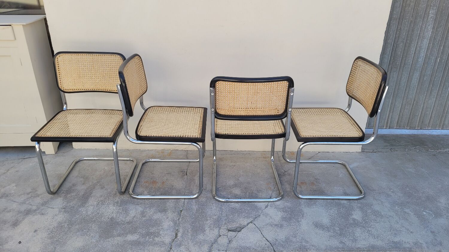 Série de 4 chaises Marcel Breuer modèle B32 signé Italy
