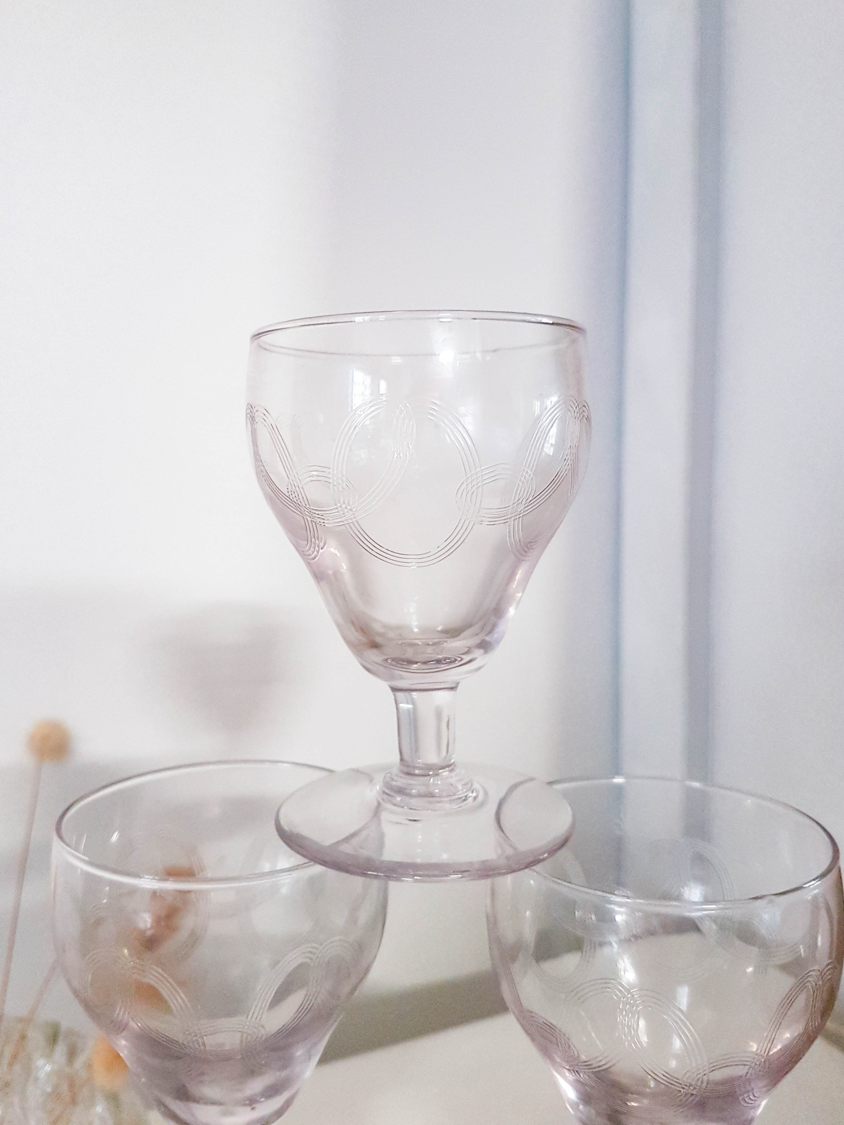 Set of 6 engraved crystal port or liqueur glasses