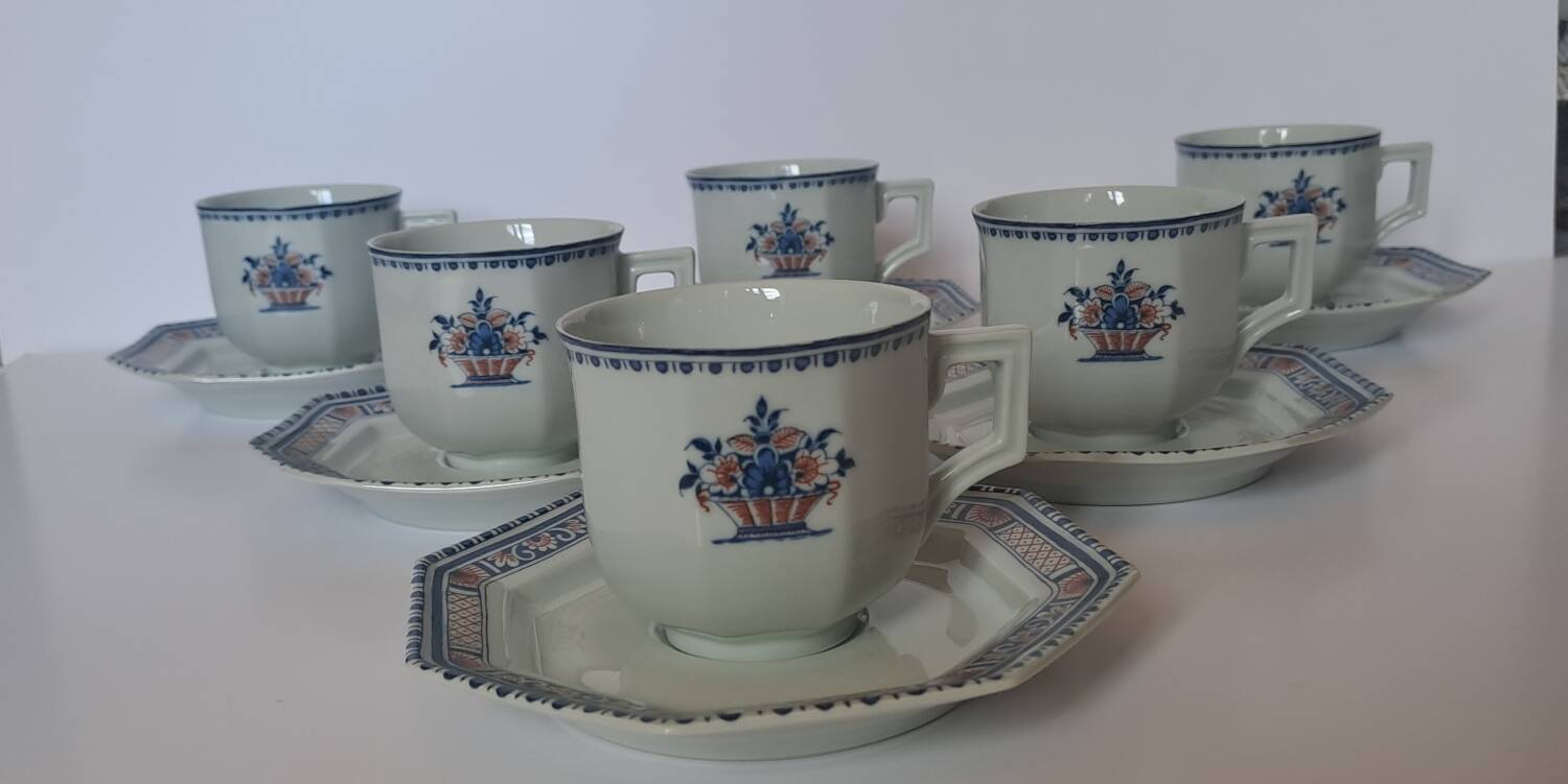 6 tasses et sous-tasses Limoges Coquet forme Lotus
