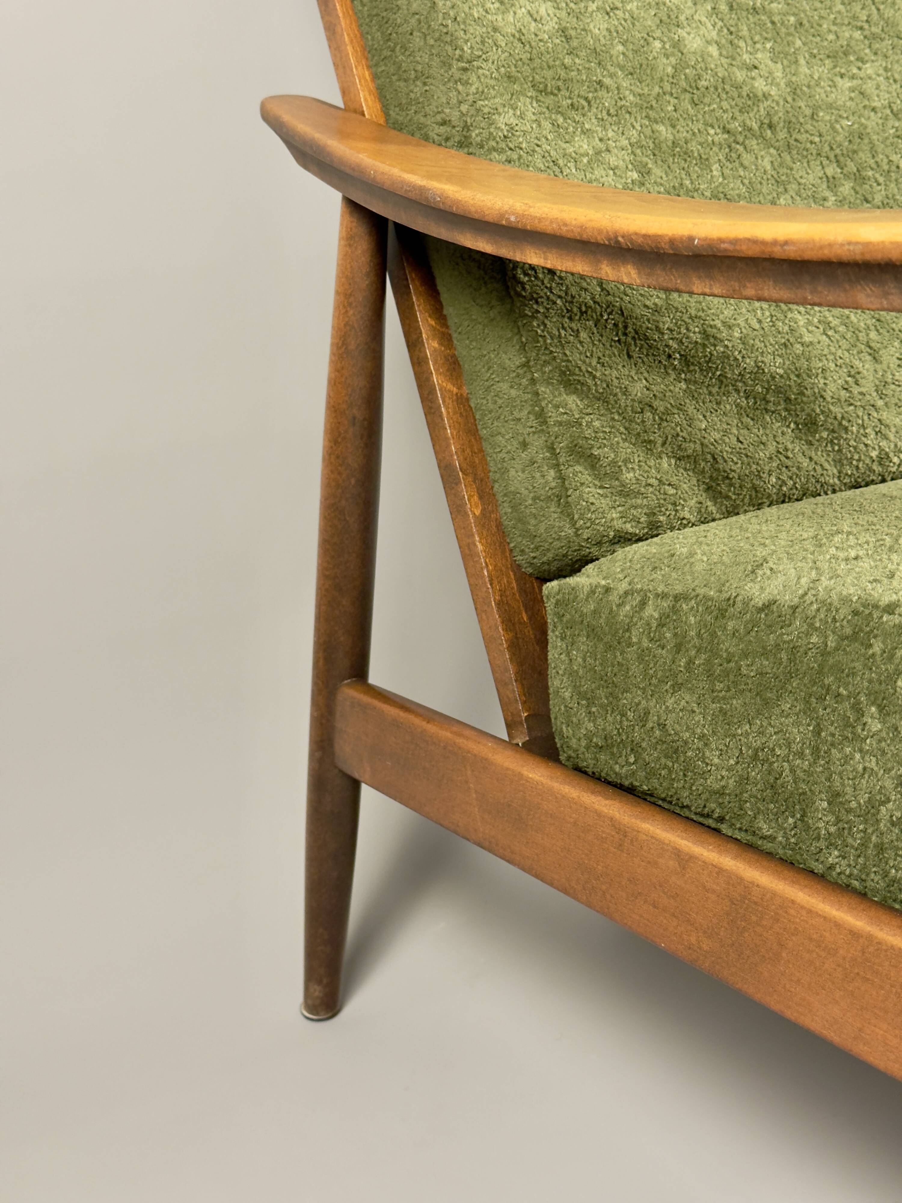 Fauteuil scandinave – revêtement vert, bois de hêtre, vintage