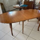 Extendable half moon table