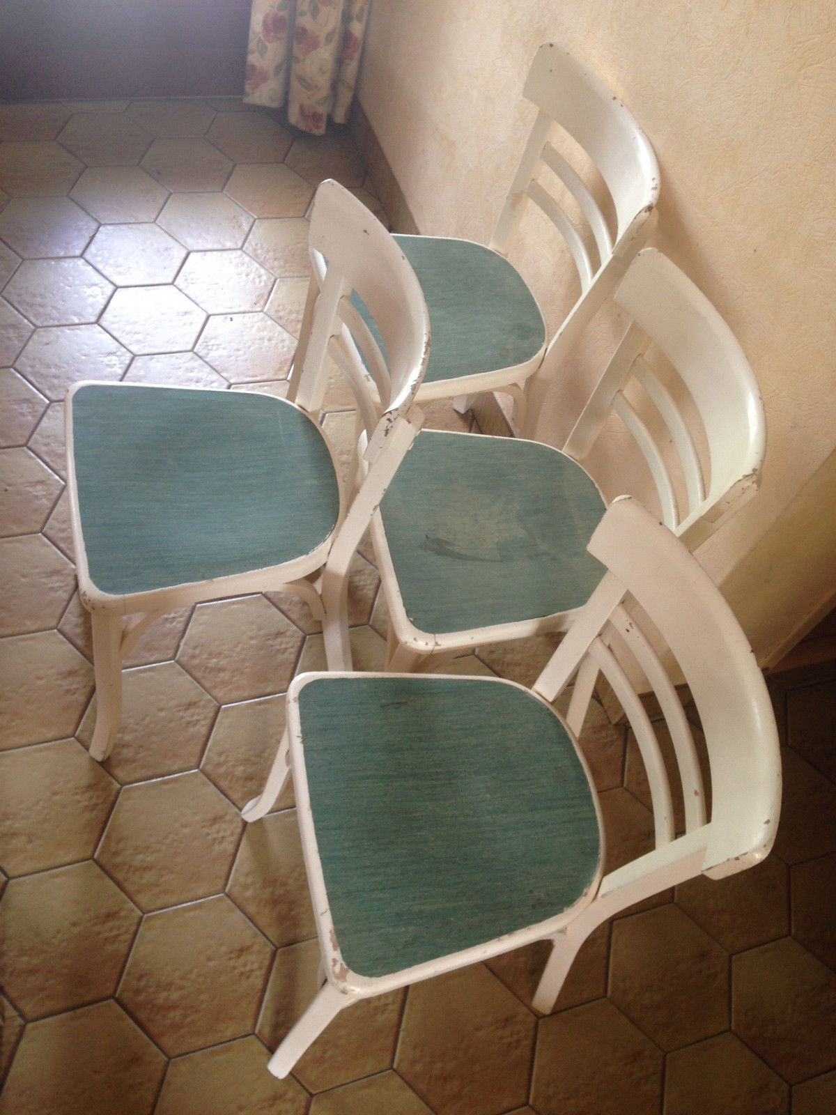 Ensemble de 4 chaises bistrot anciennes des années 50