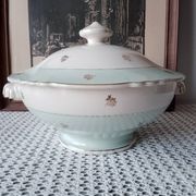 Soup tureen