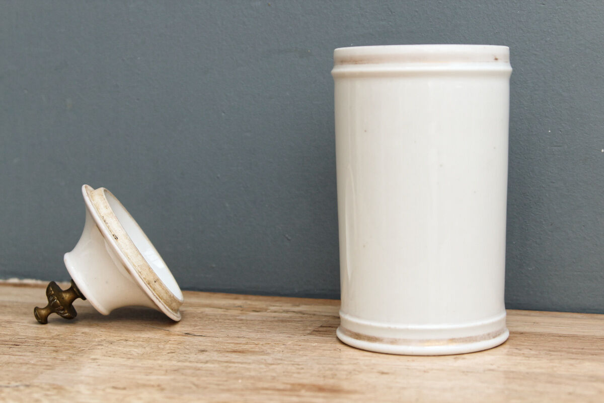 Paris porcelain pharmacy pot