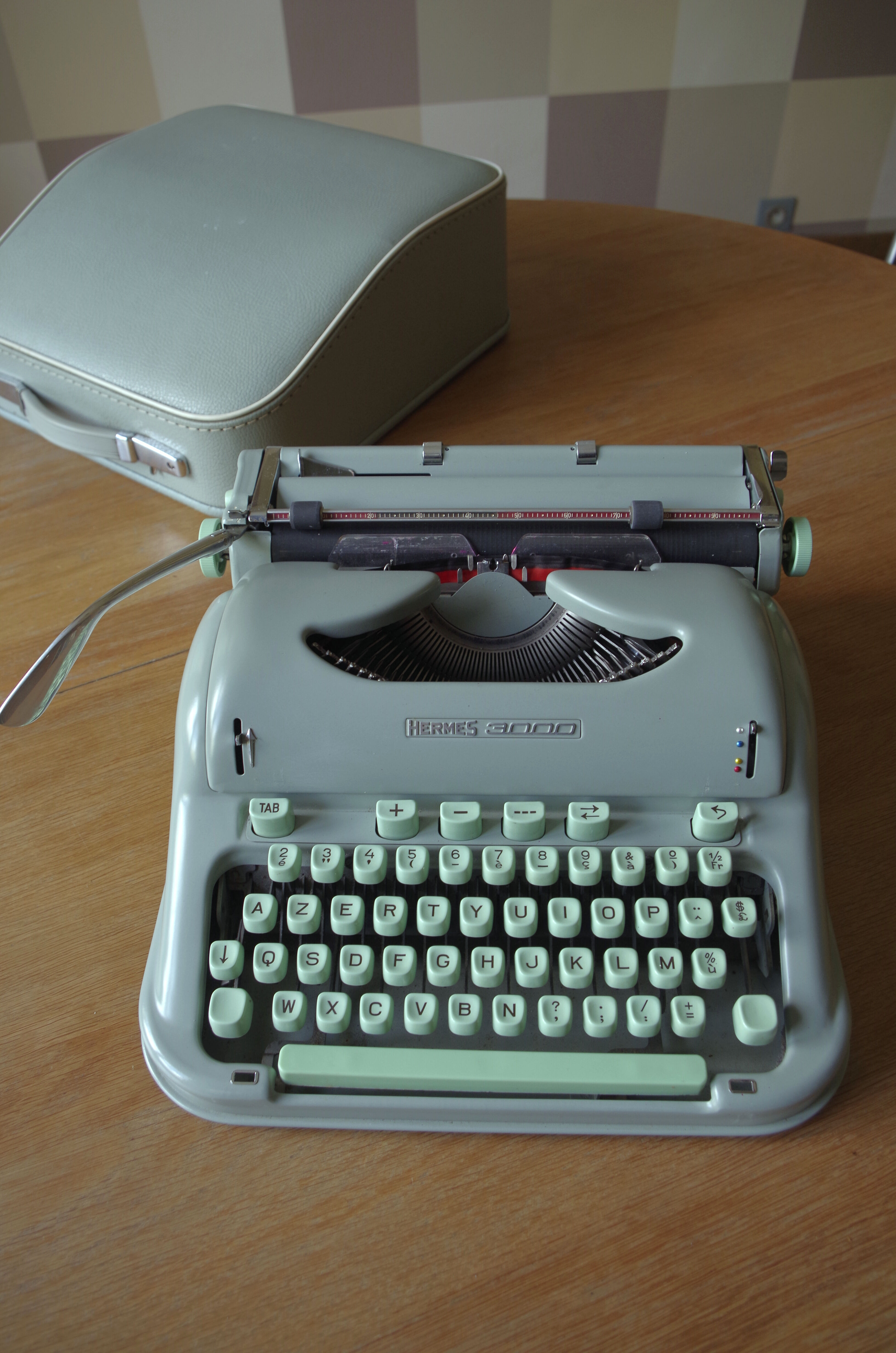 Hermes 3000 typewriter