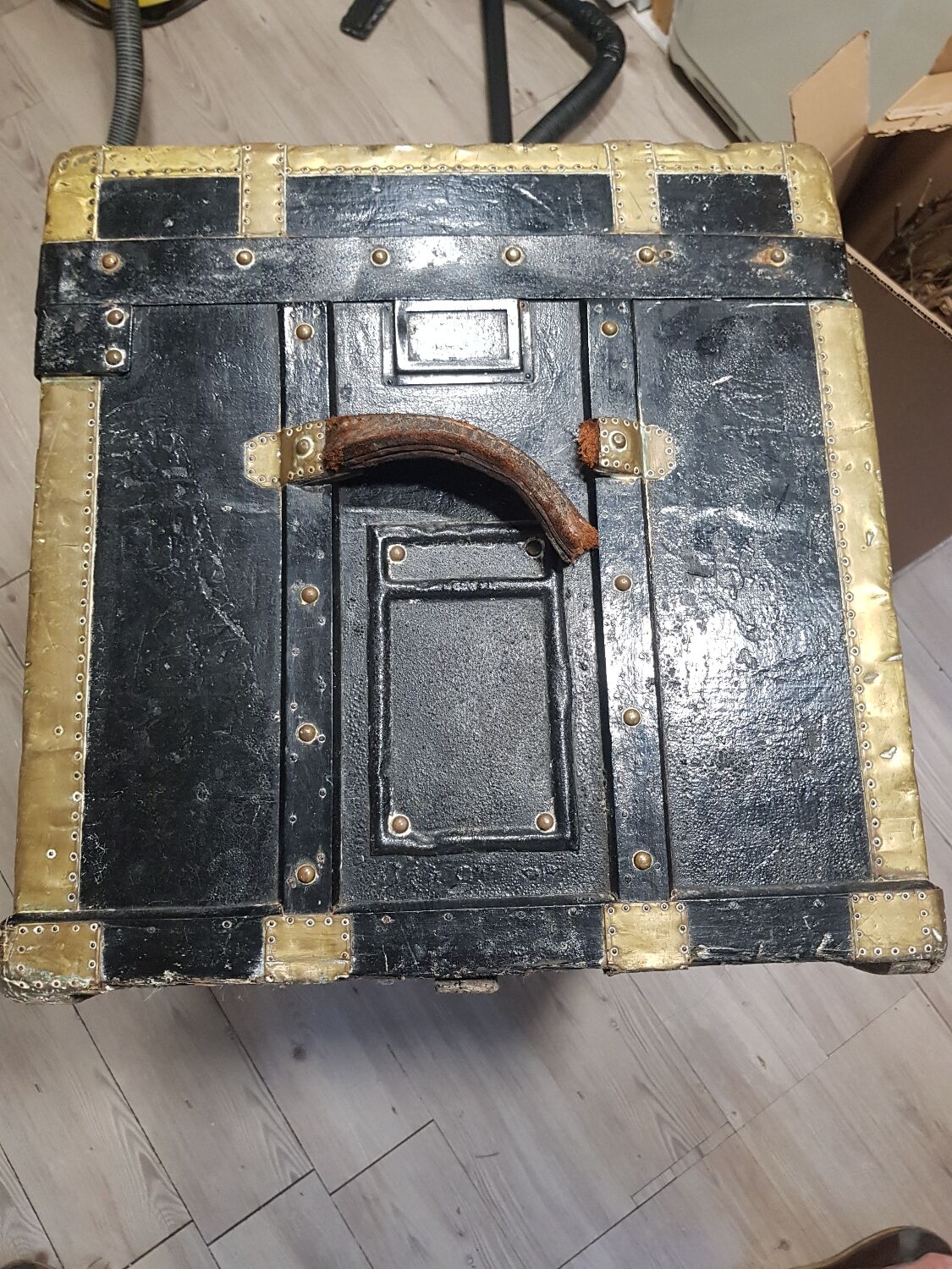 Old trunk "Lavolaille"