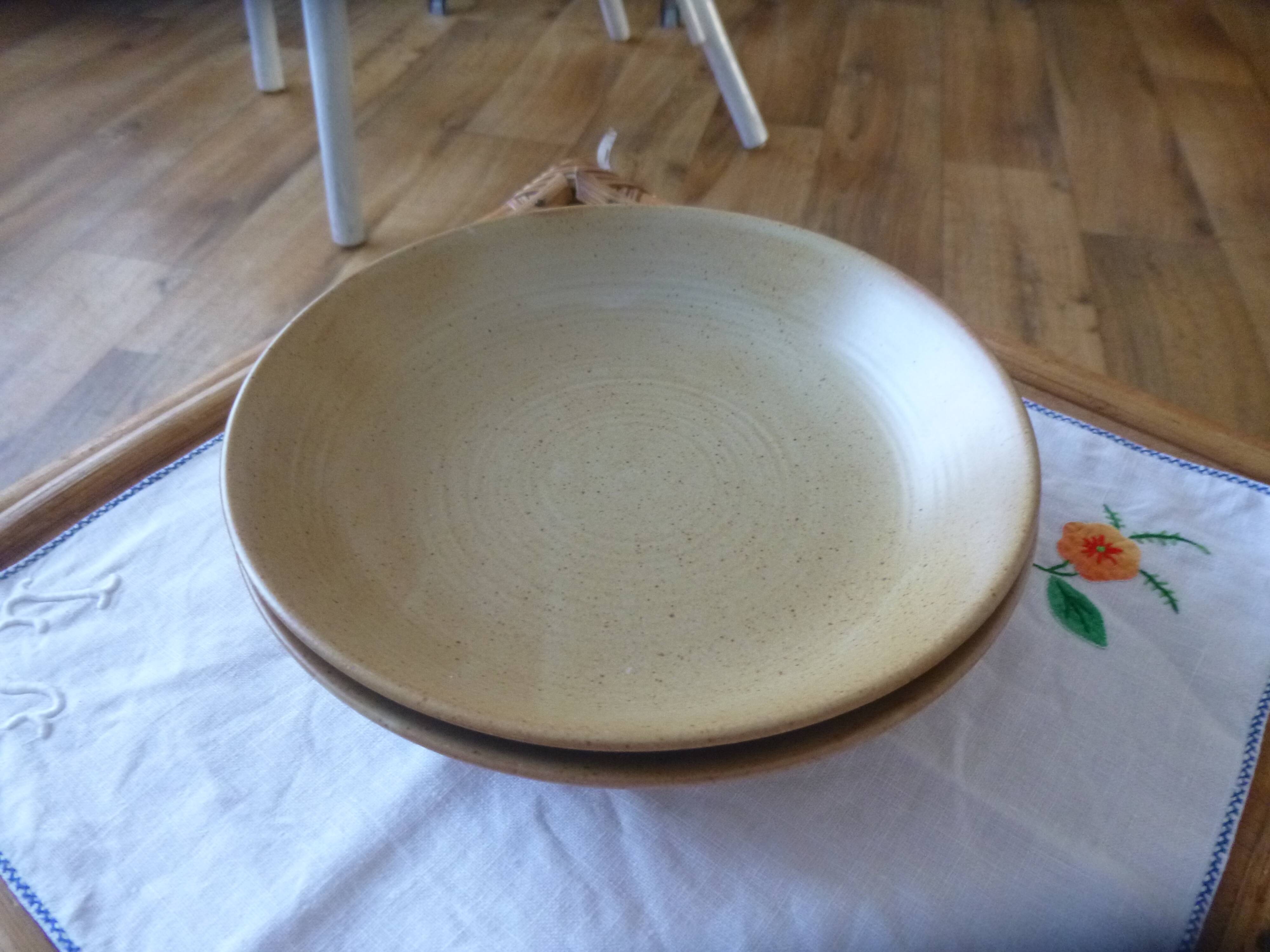 Hollow plates Sandstone Village CNP France