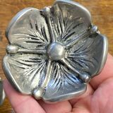 Mini lotus ashtrays in silver-plated metal