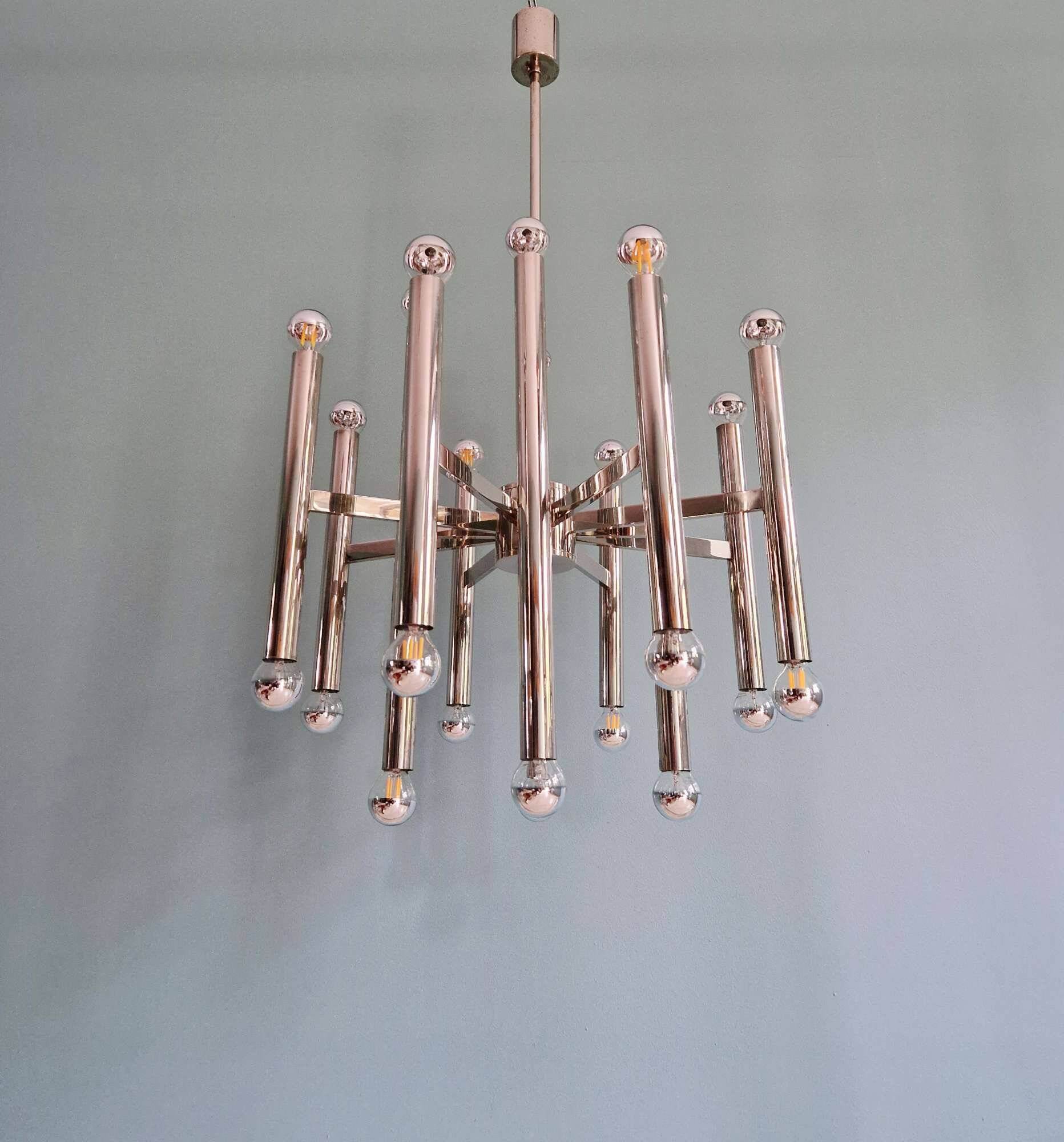 Large chrome metal chandelier (24 lights), Sciolari design, 1970.