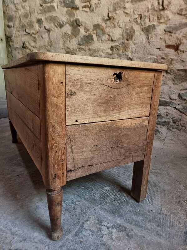 Banc-coffre ancien en chêne français / coffre à couvertures sur piètement, fin XVIIIe – début XIXe siècle