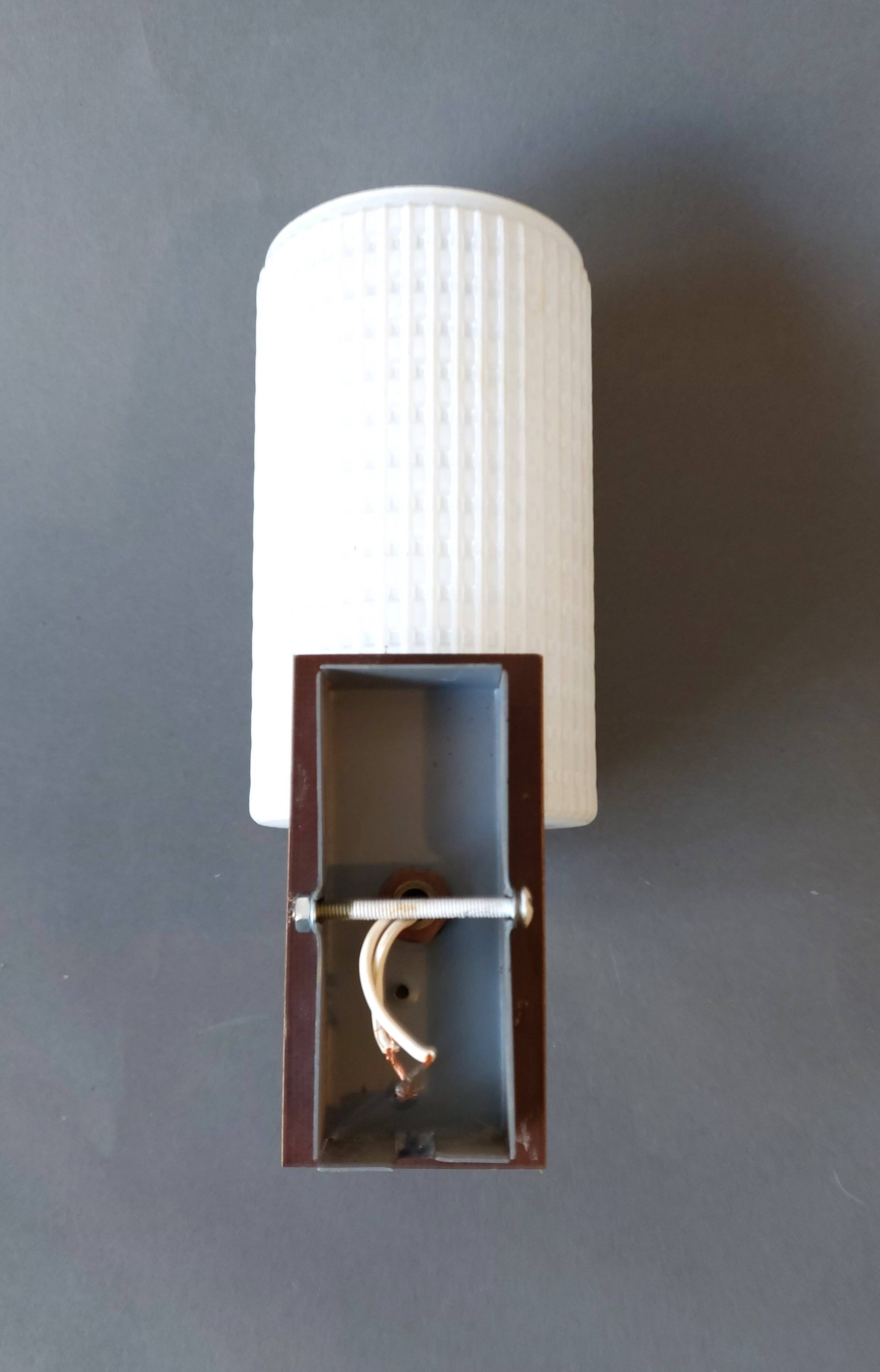 1960 wall light in gilded brass and rosewood.