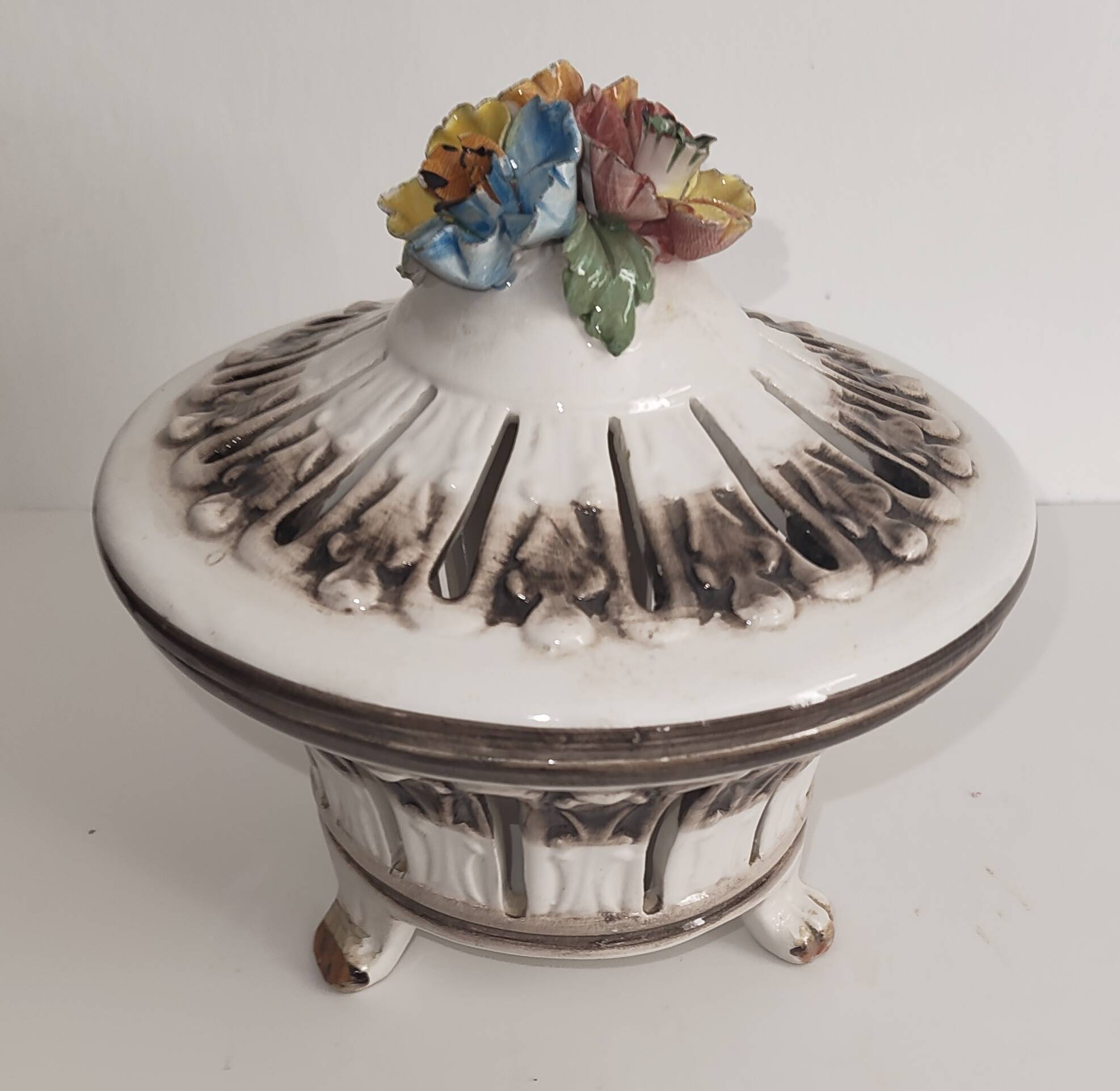 Italian ceramic bonbonnière from Bassano, with raised floral decoration.