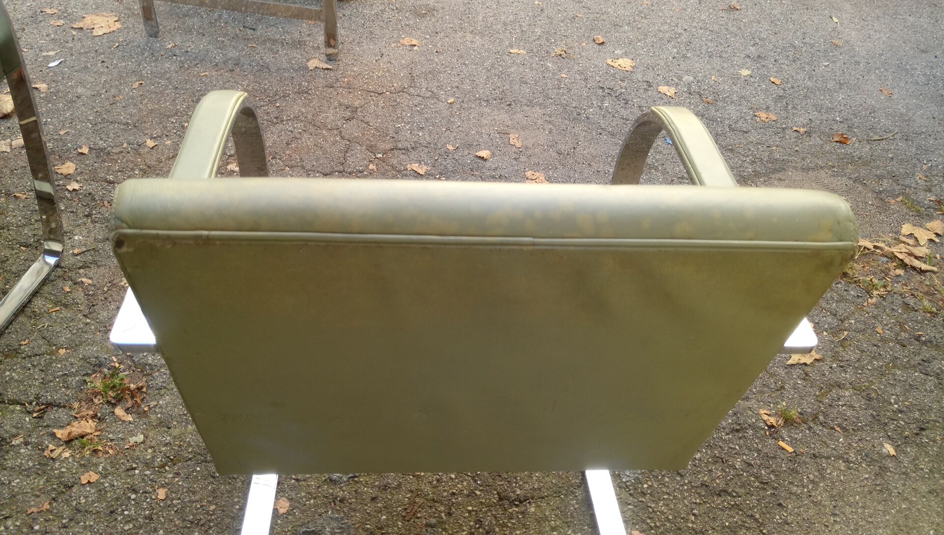 Fauteuils en cuir modèle 'brno' Ludwig  Mies Van der Rohe