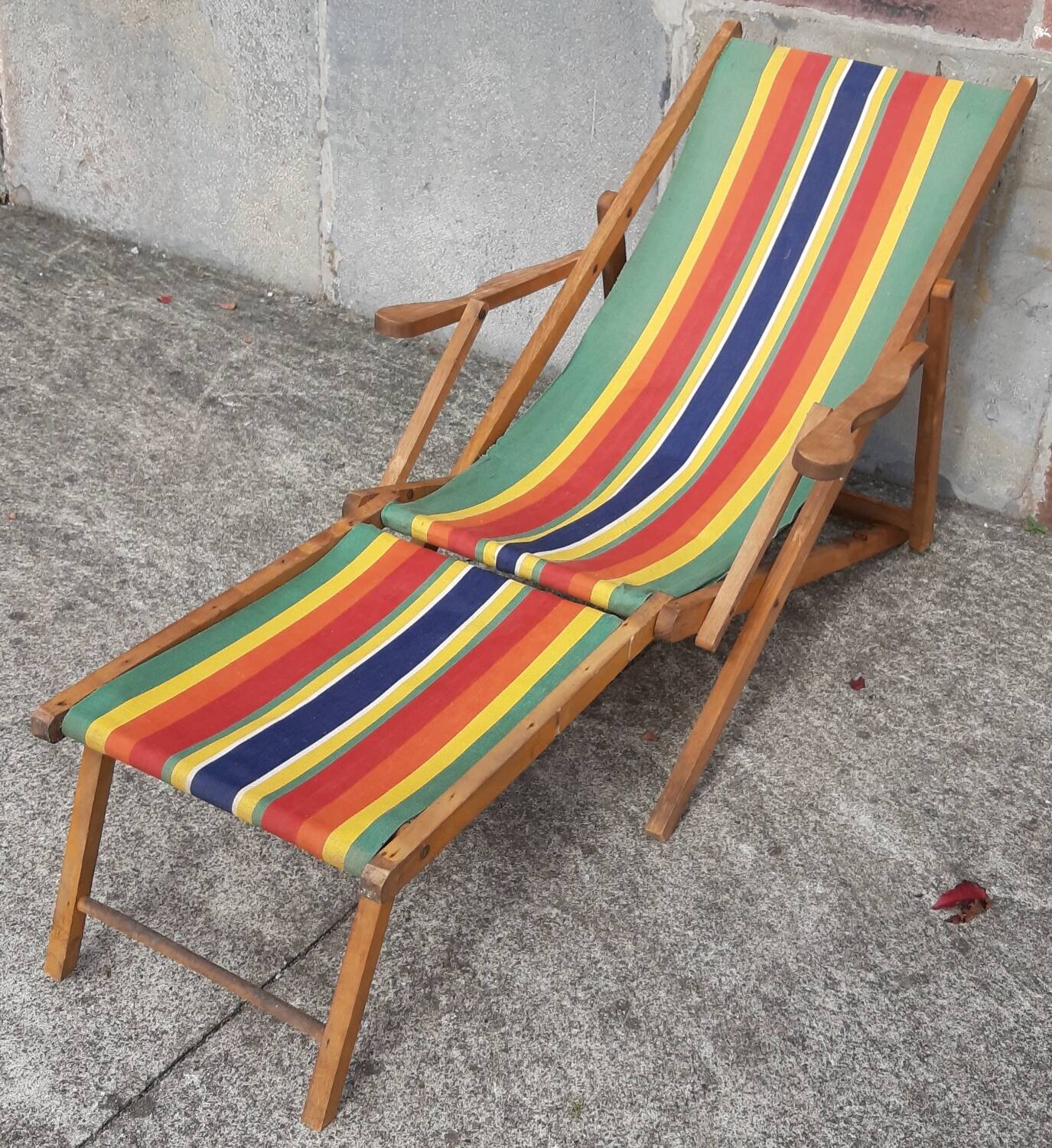 Vintage deckchair, lounge chair or chaise longue