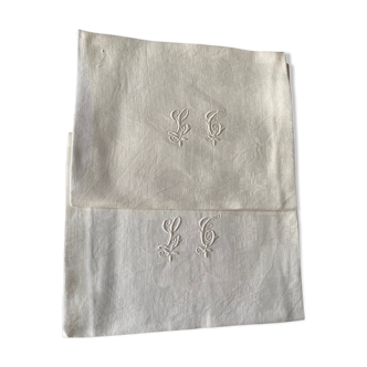 Deux serviettes monogramme LT