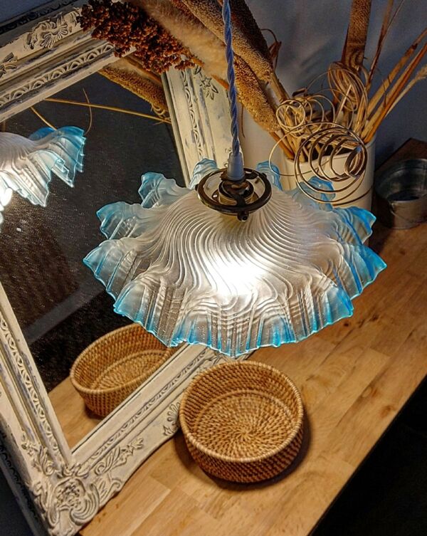 Suspension vintage bleue