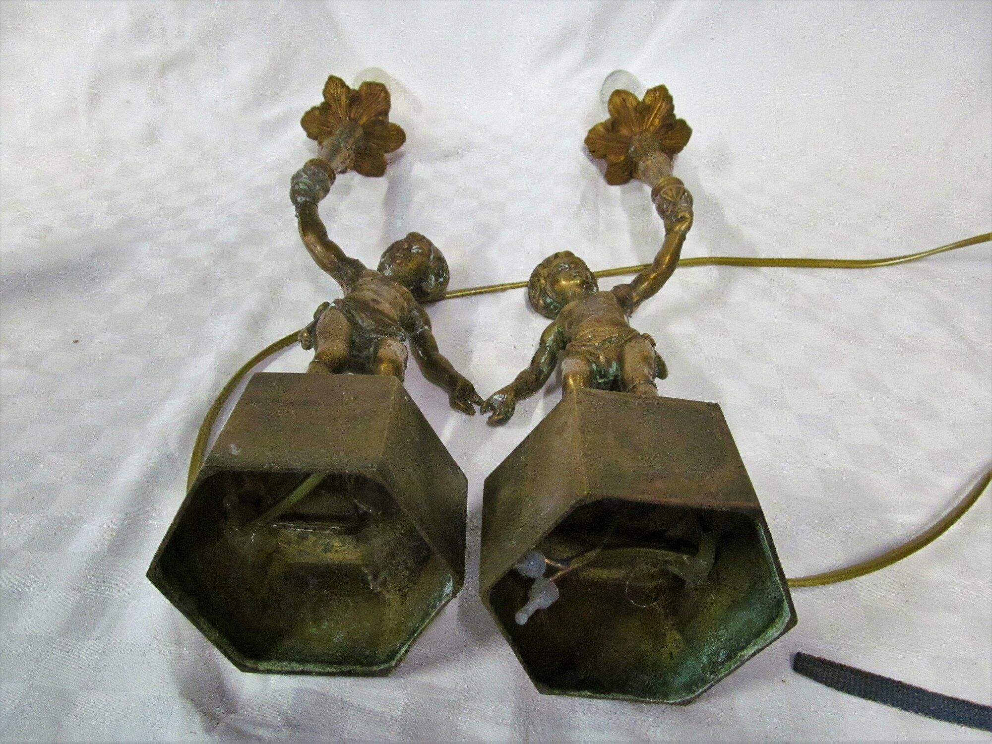 Paire de lampes en bronze