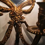 Paire de miroirs en bronze ciselé et doré formant appliques