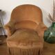 Joli fauteuil crapaud ancien velours moutarde