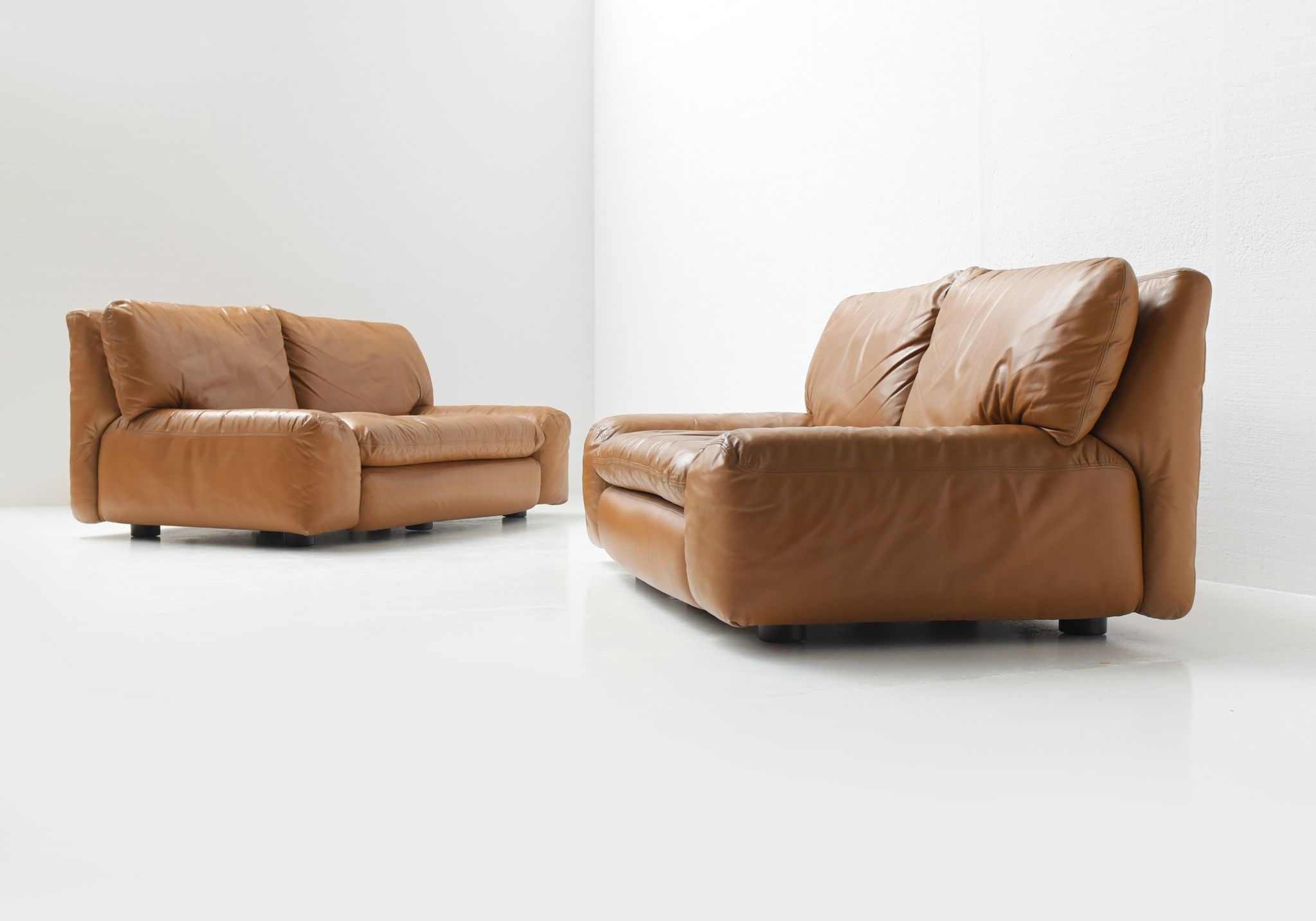 Canapés en cuir cognac Bengodi design Cini Boeri pour Arflex Italie