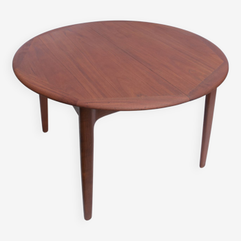 Table scandinave en teck ronde et avec rallonges Svend Aage Madsen