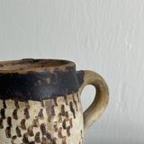 Petite tasse ancienne en terre cuite