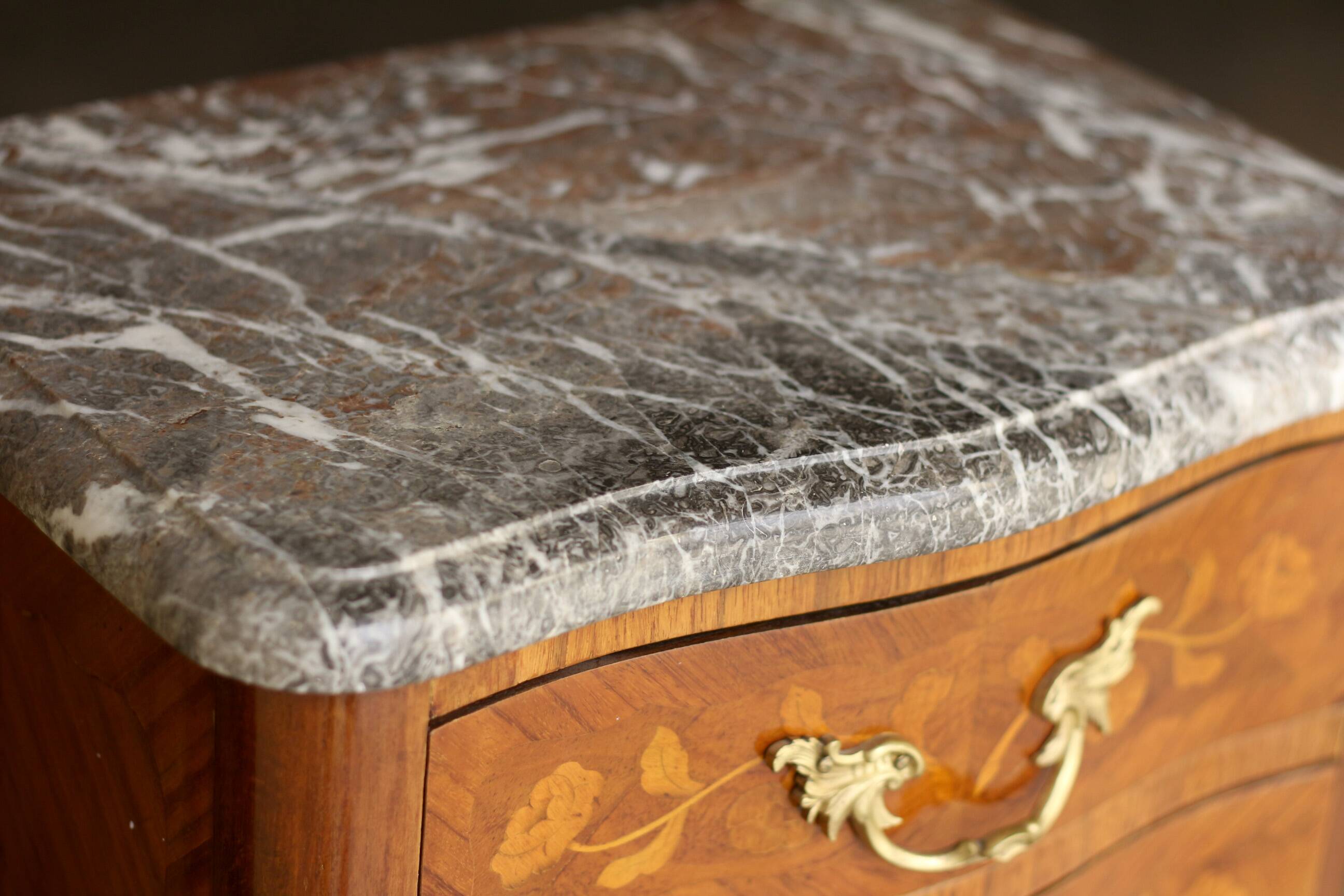 Splendid little wooden veneered week planner. Work from the Faubourg.