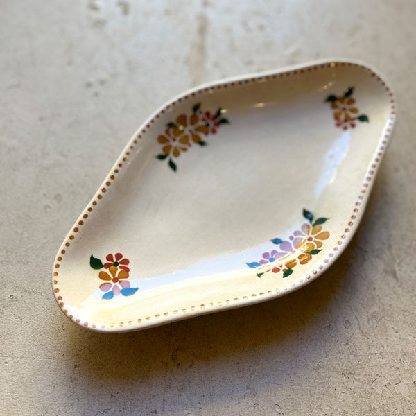 Delight in earthenware "flowers", Saint Amand