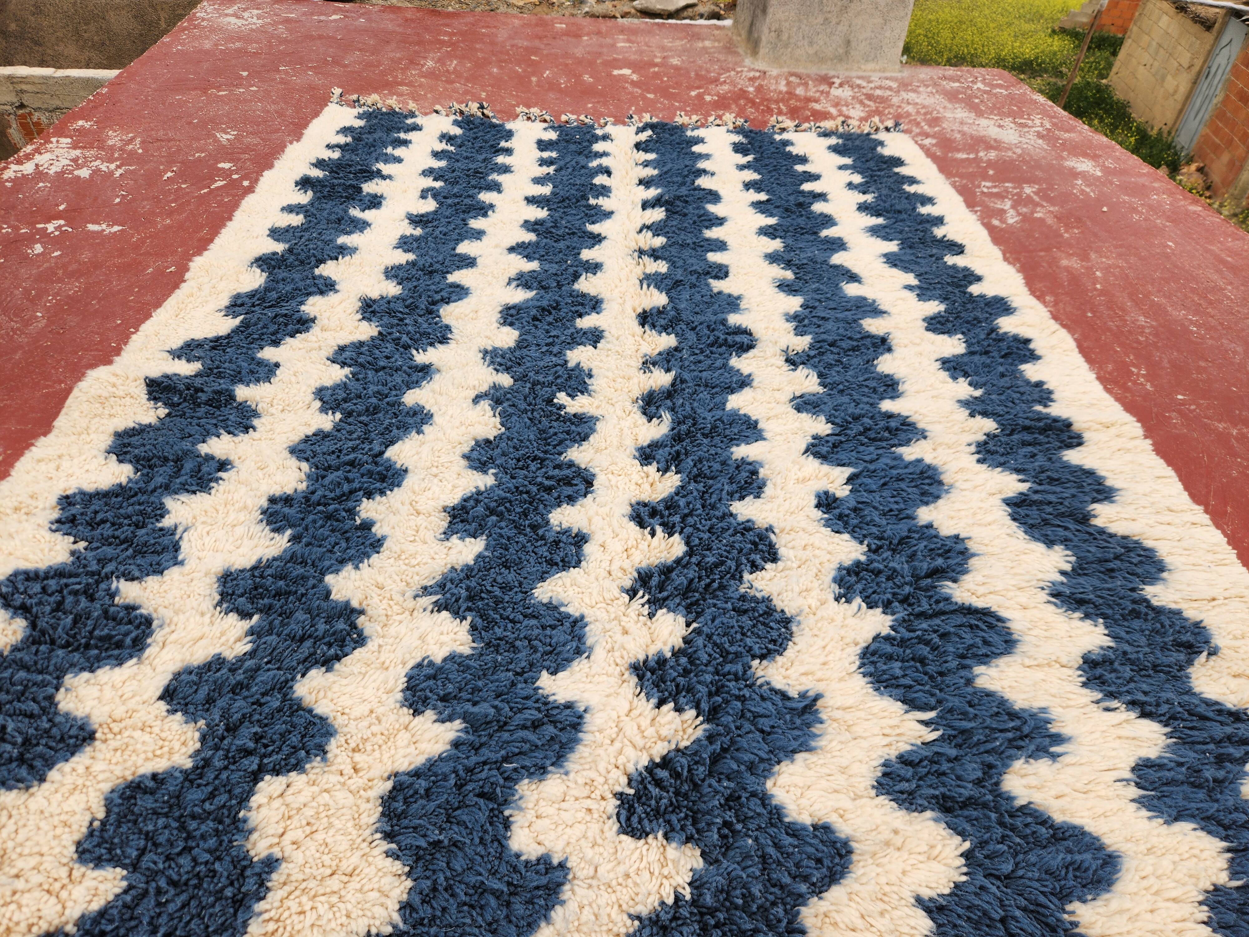 Large striped Berber rug 274x208 cm – Cream & blue wool – Graphic pattern
