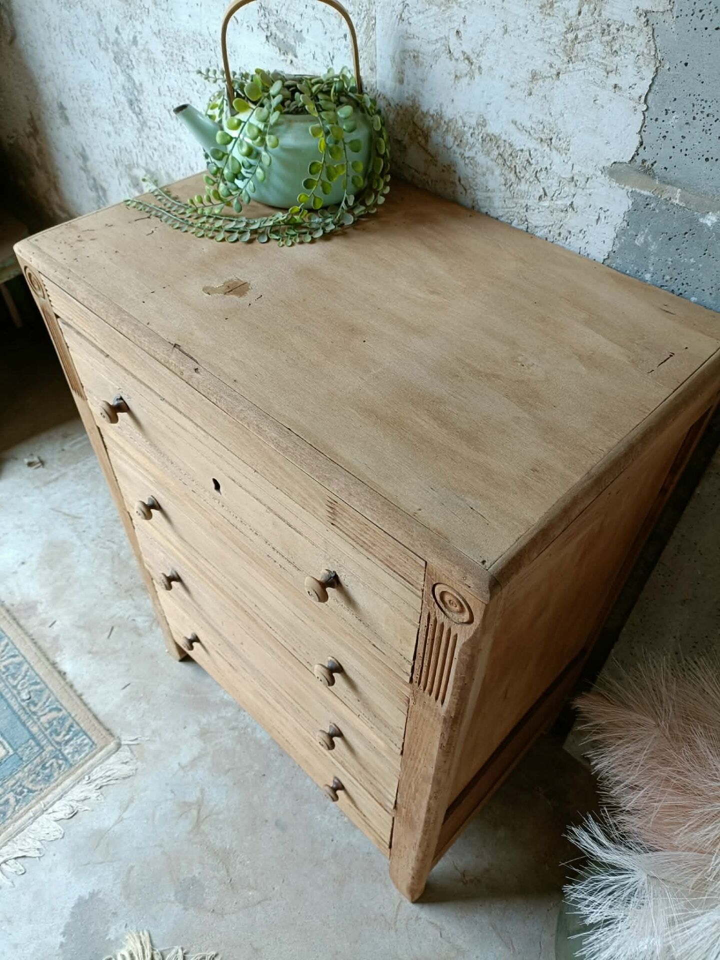 Parisian commode