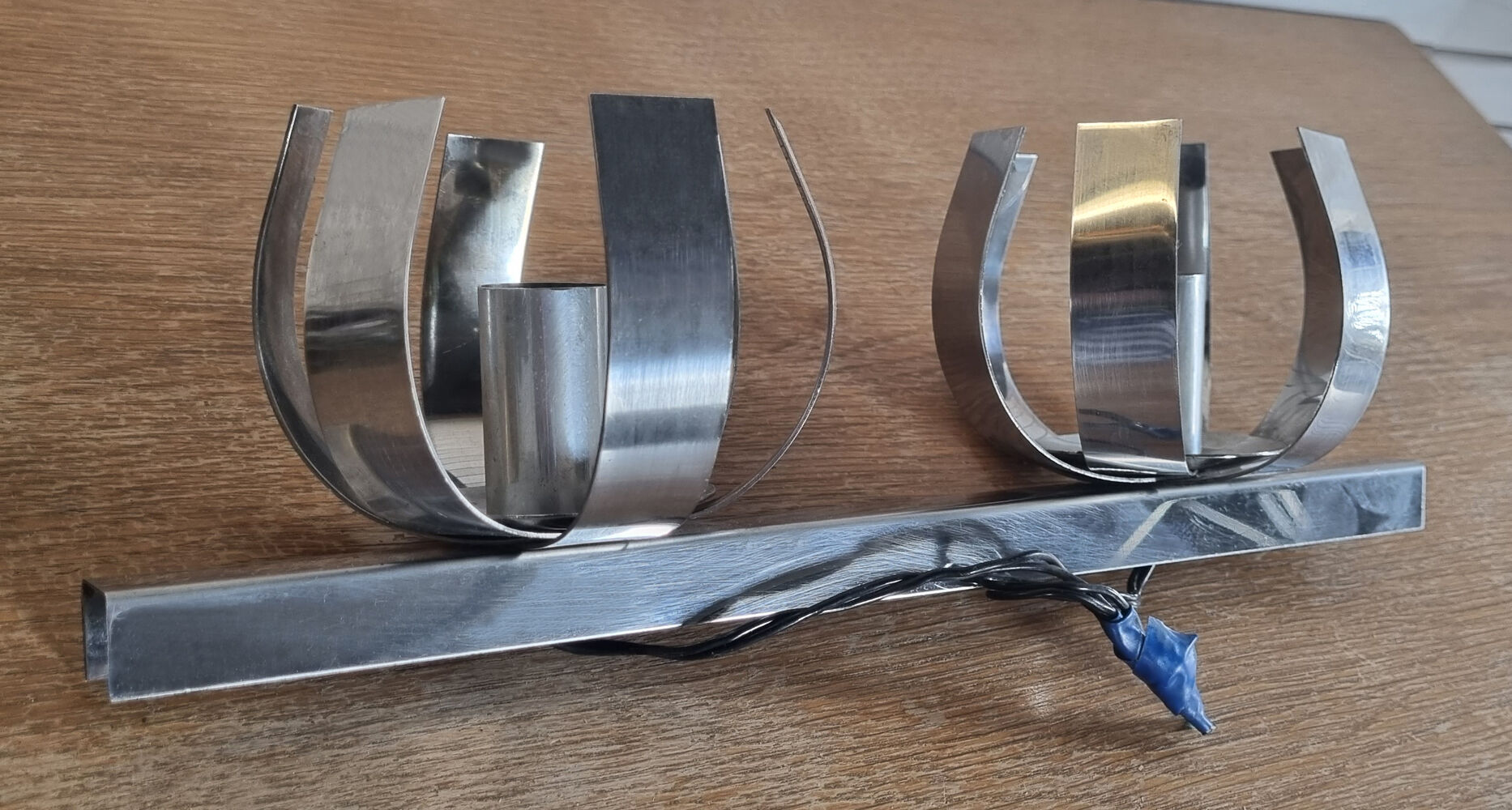 Wall lamp "Fleur de lumière" chromed aluminum 70s