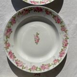 Set of 2 round porcelain dishes for starters.