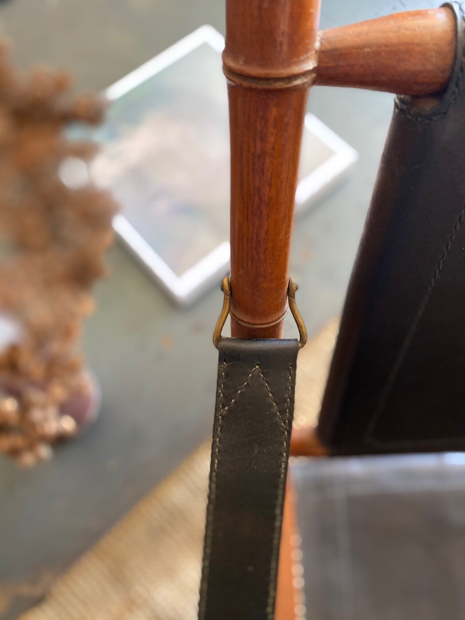 Safari armchair in wood and leather