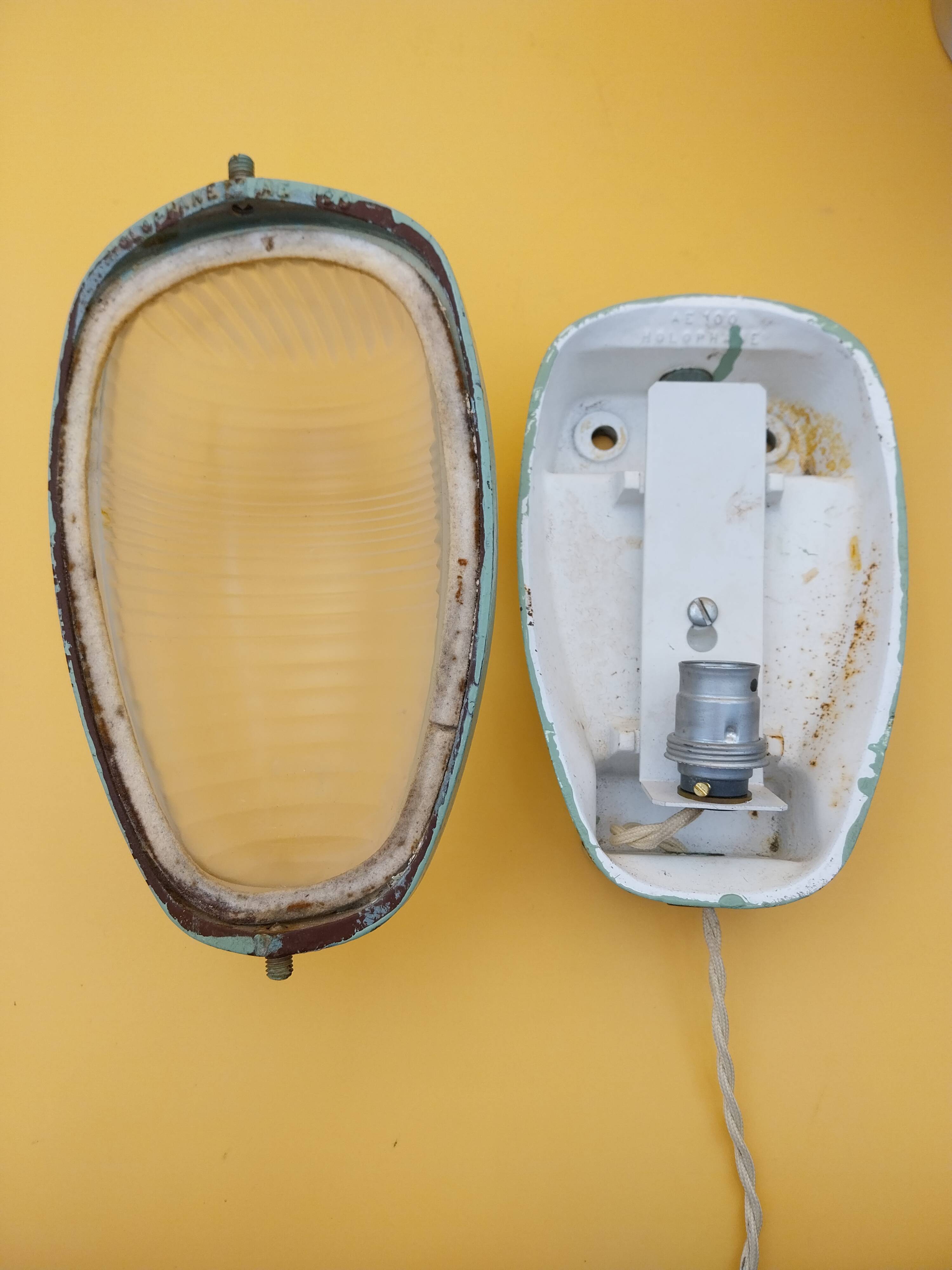Holophane wall light in cast iron