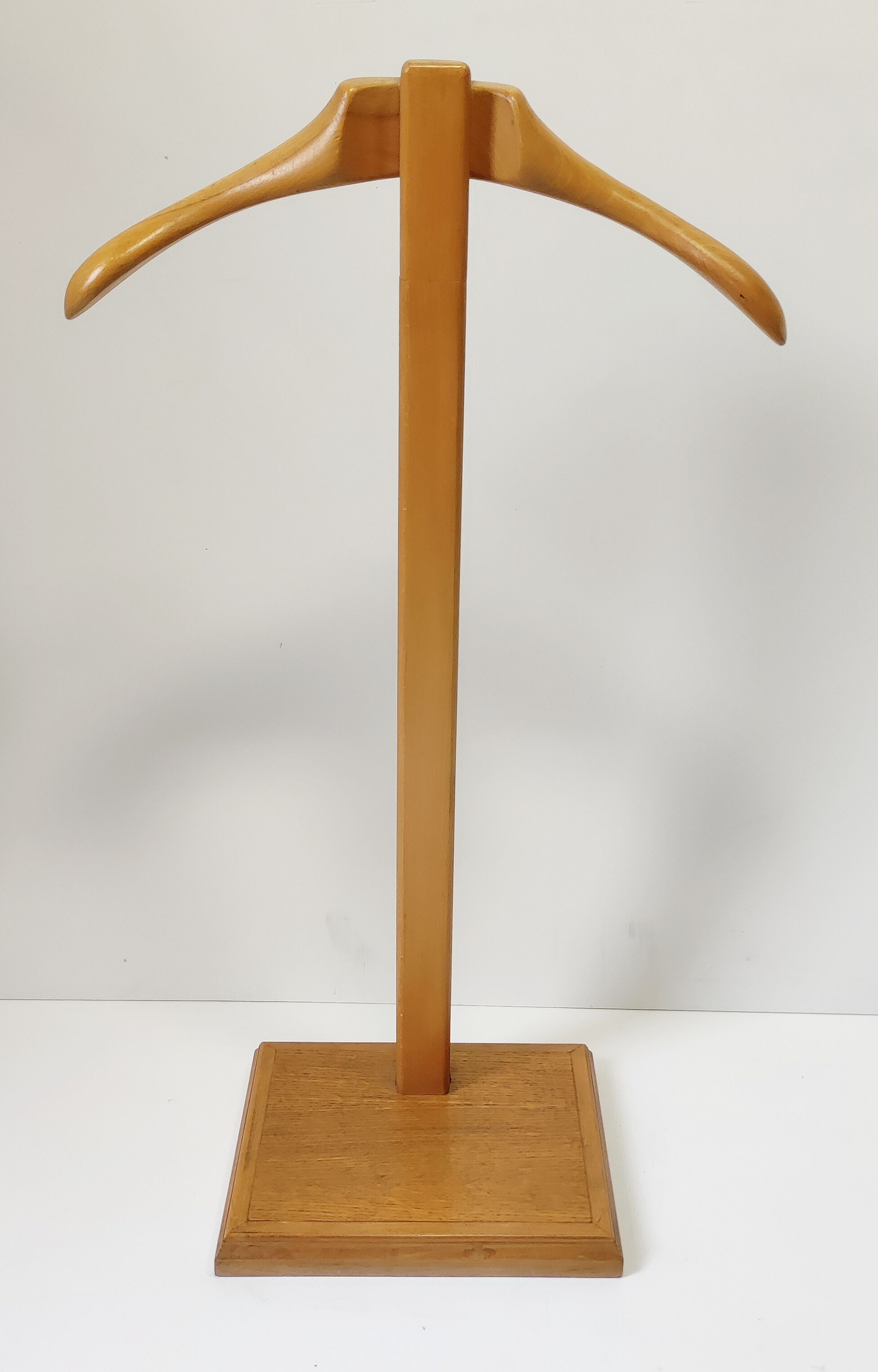 Night valet wears adjustable coat