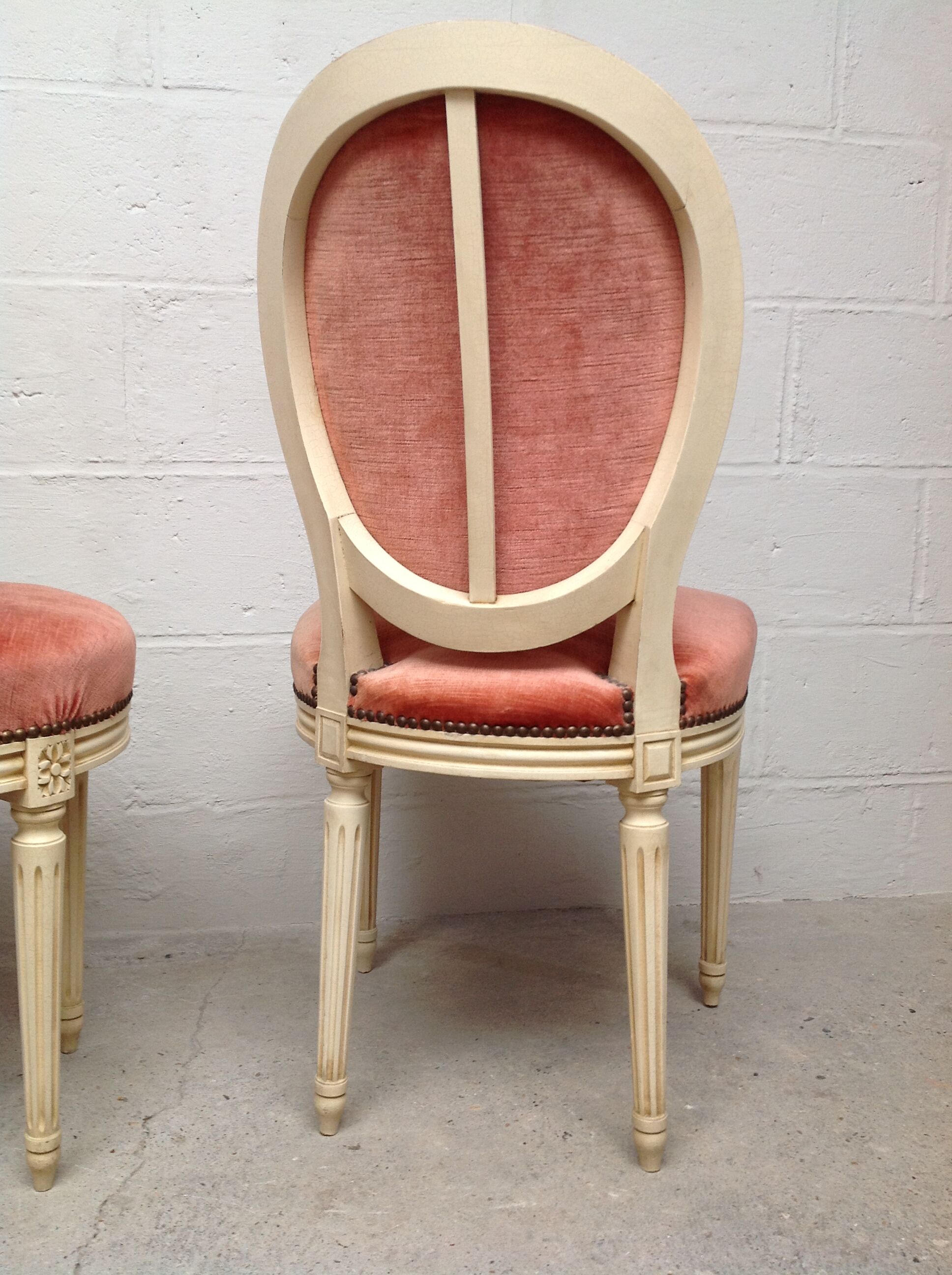 Chaise médaillon et tabouret velours style Louis XVI