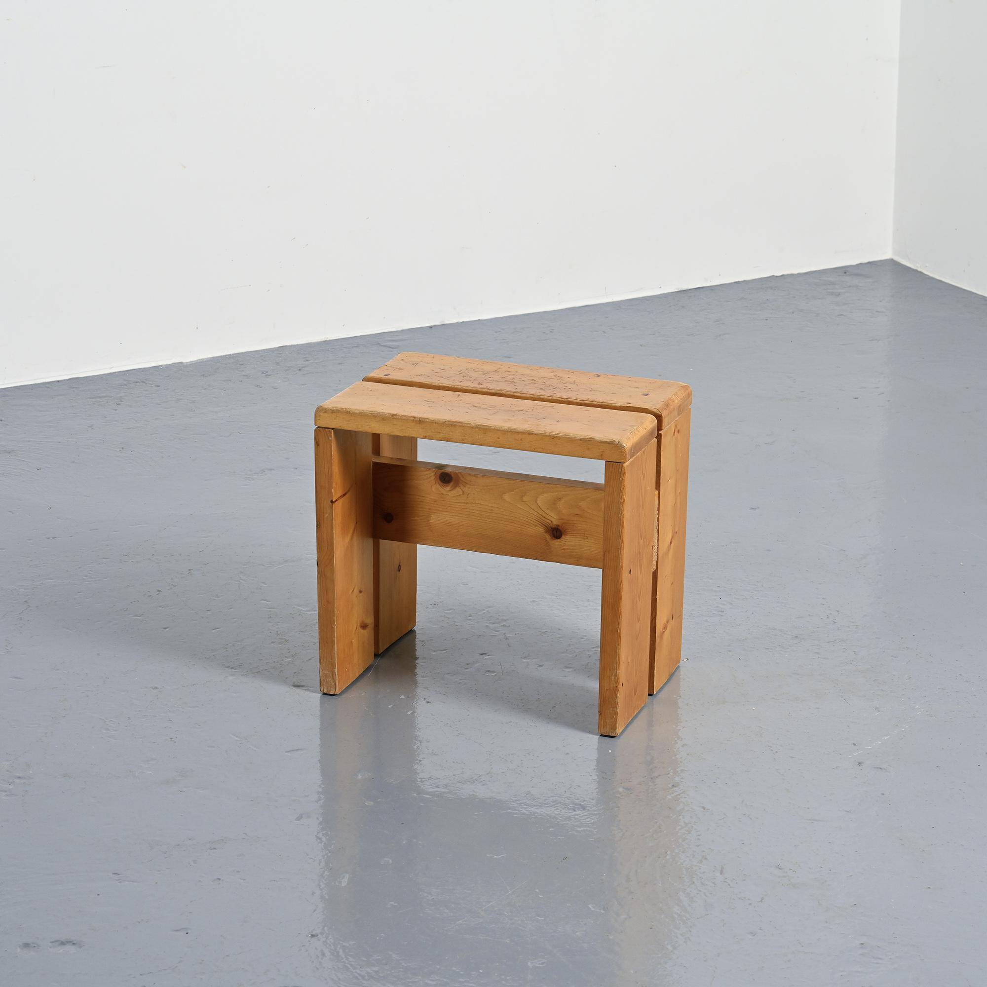 Tabouret en pin massif, Les Arcs