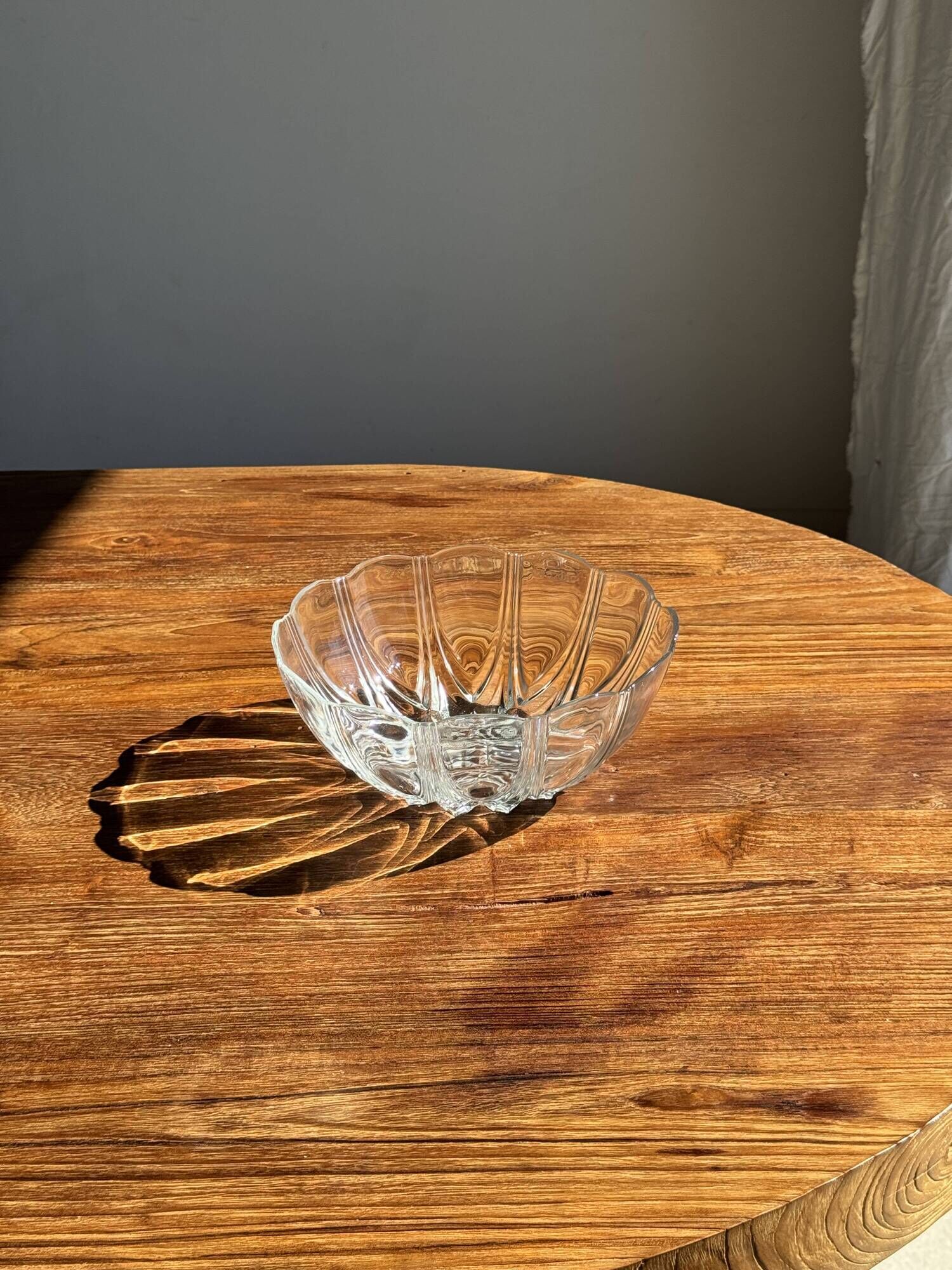 Small vintage Arcoroc Codec glass salad bowl with stylized petal patterns