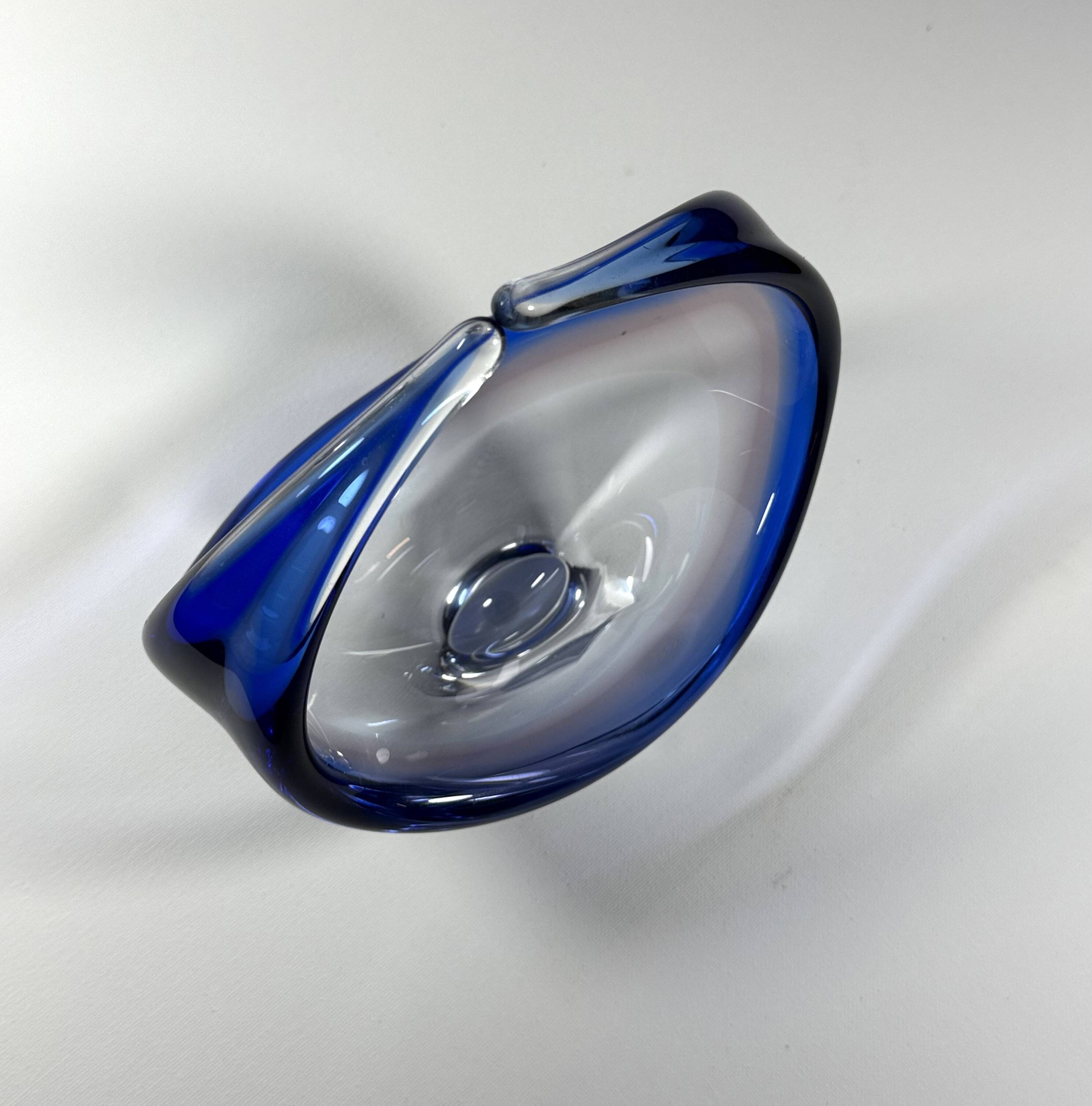 Blown glass bowl coupe Sommerso blue - Murano style 1960